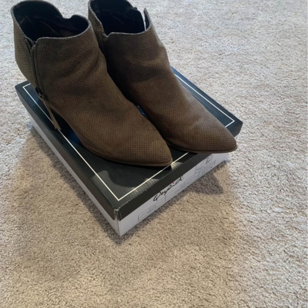 Qupid Chocolate Ankle Booties